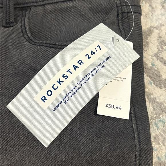 Old Navy • Rockstar 24/7 Super Skinny Jeans - Picture 2 of 8